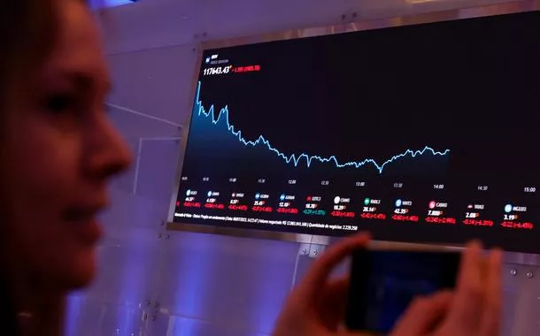 Tela de cotações da B3 em São Paulo  - 6/7/2023 