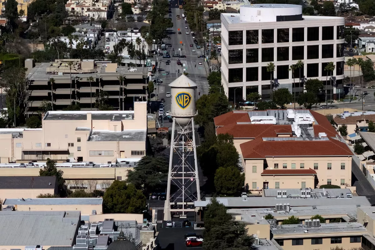 Uma imagem aérea captada por drone mostra o complexo de estúdios da Warner Bros. em Burbank, Califórnia, Estados Unidos, em 20 de janeiro de 2026