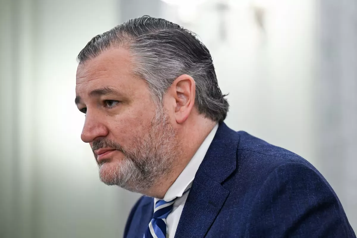 Ted Cruz (Republicano-TX), participa de uma audiência do Comitê de Comércio do Senado sobre regras de propriedade de mídia de radiodifusão, no Capitólio, em Washington, D.C., Estados Unidos, em 10 de fevereiro de 2026
