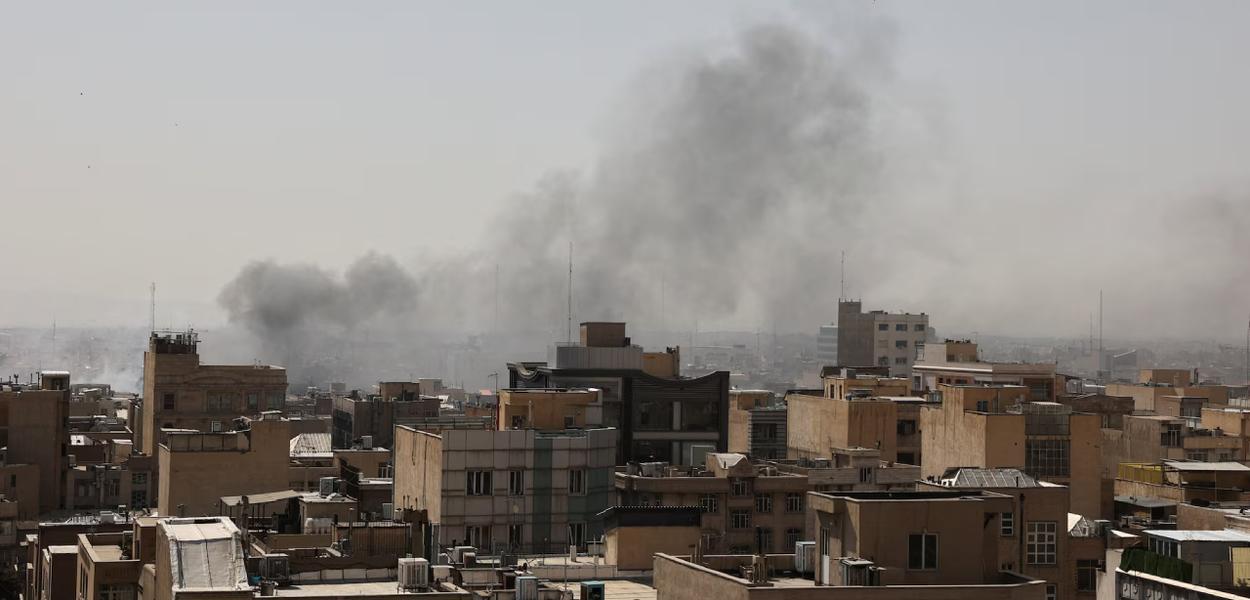 Teerã sofre bombardeios intensos no sétimo dia da guerra