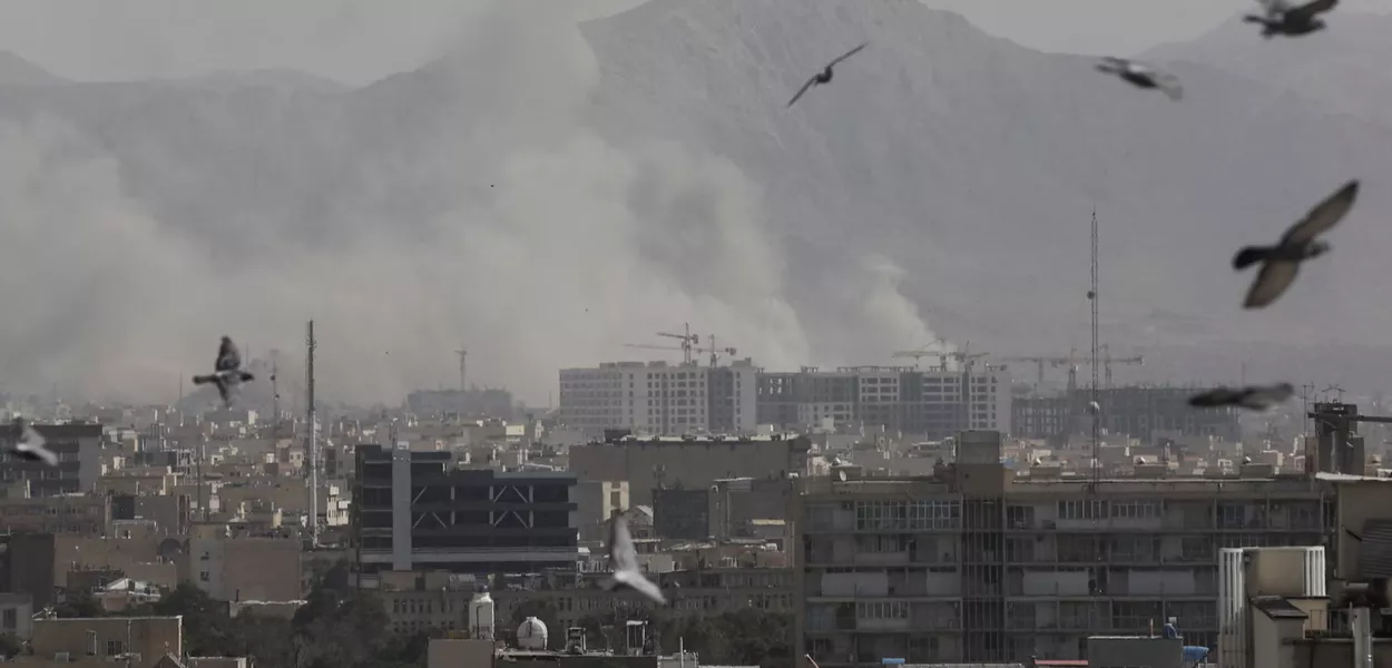 Teerã, Irã, após ataques dos EUA e de Israel em 28 de fevereiro de 2026