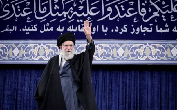 Mídia iraniana confirma morte de quatro membros da família de Ali Khamenei, incluindo sua filha
