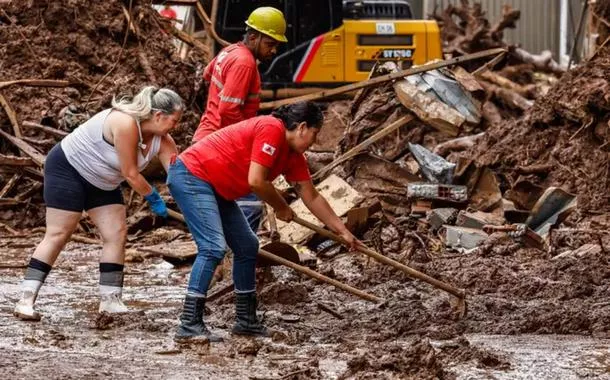 Sobe para 72 o número de mortos nas chuvas em Minas Gerais