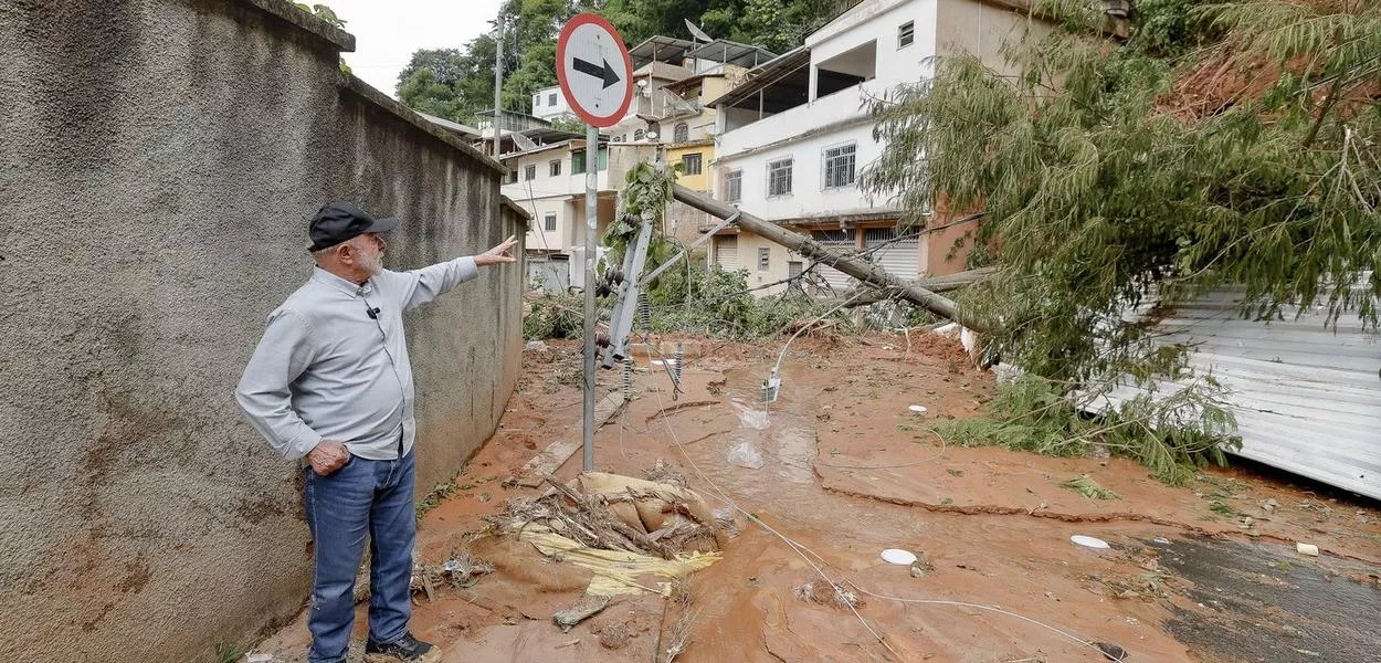 Luiz Inácio Lula da Silva visita áreas afetadas pelas chuvas em Juiz de Fora (MG)