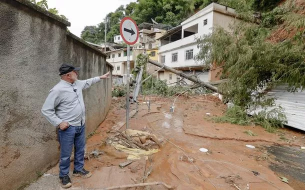 Luiz Inácio Lula da Silva visita áreas afetadas pelas chuvas em Juiz de Fora (MG)