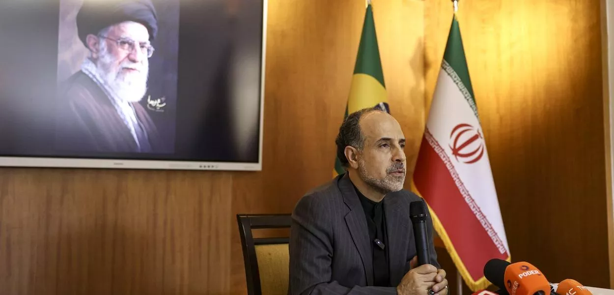 Embaixador da República Islâmica do Irã no Brasil, Abdollah Nekounam, durante entrevista coletiva.
