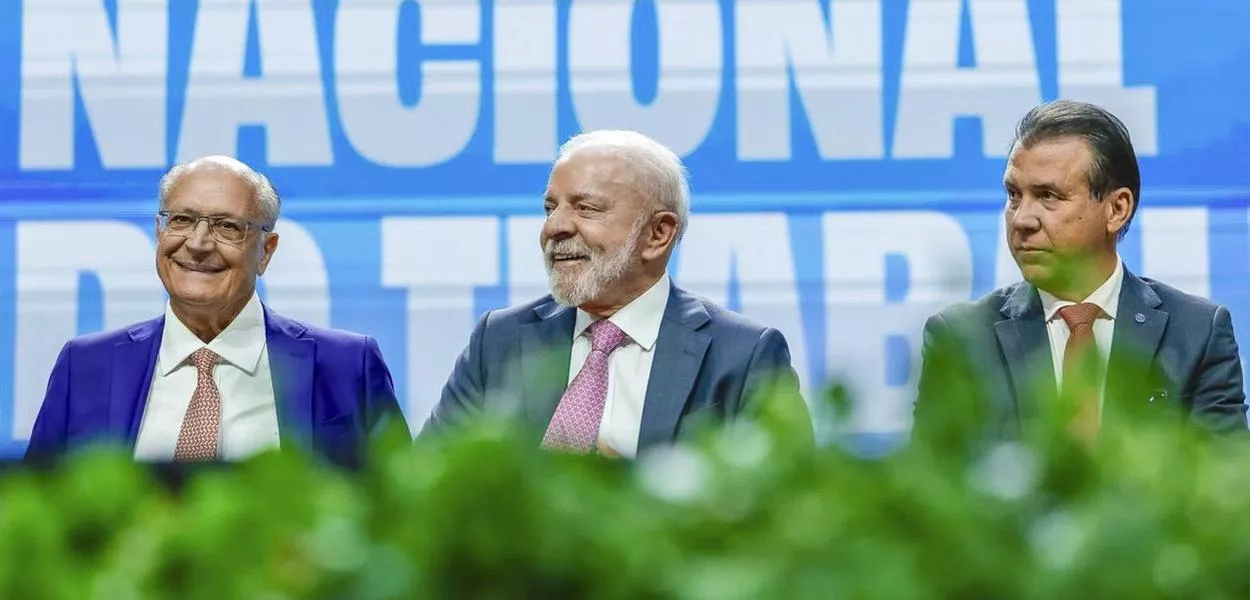  Presidente Lula durante a abertura da 2º Conferência Nacional do Trabalho, juntamente com o vice-presidente Geraldo Alckmin, e o ministro do Trabalho e Emprego, Luiz Marinho.
