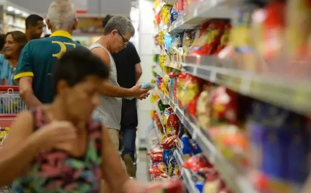 Apesar da taxa de juros, políticas de crédito do governo Lula foram decisivas para o crescimento, aponta Fazenda