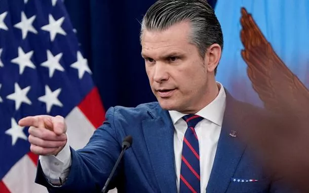 Hegseth ameaça a Rússia e diz que Trump controla duração da guerra no Irã