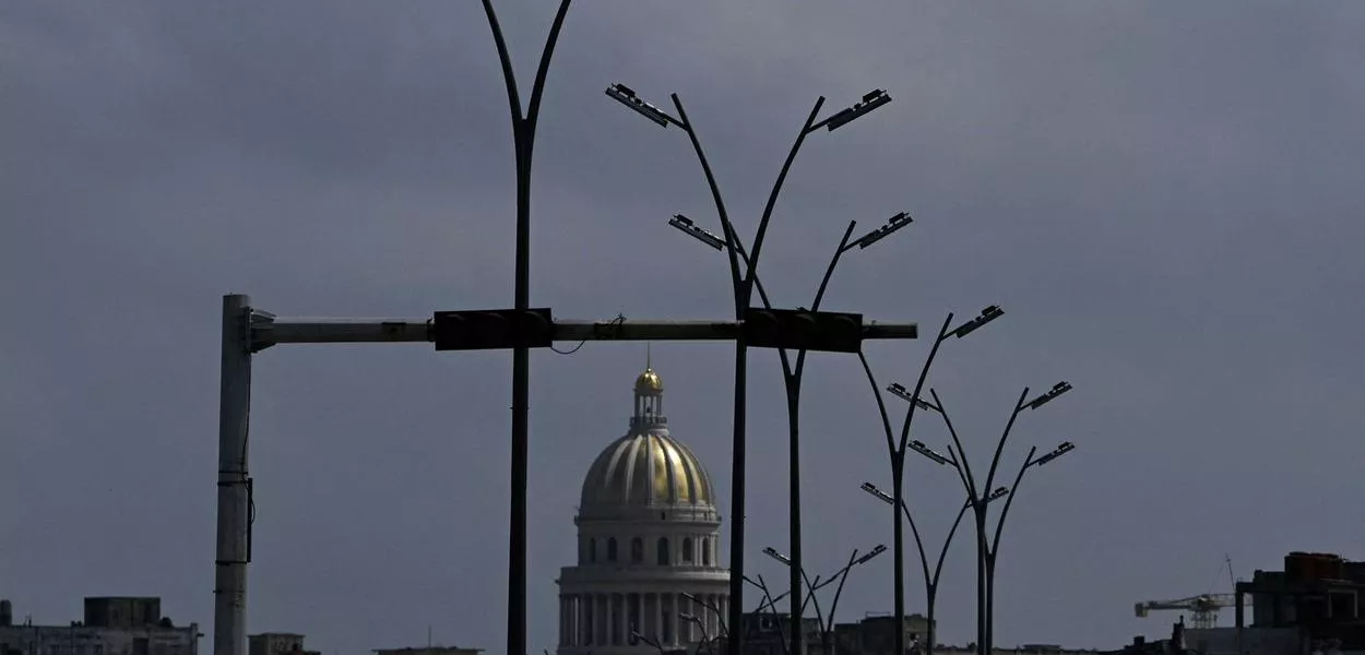 Apagão deixa grande parte de Cuba sem energia elétrica
04/03/2026
REUTERS/Norlys Perez