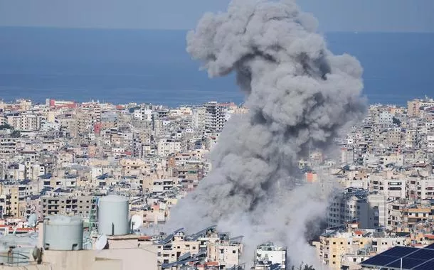 Famílias no Líbano são obrigadas a fugir de suas casas e dormir nas ruas devido a agressões de Israel