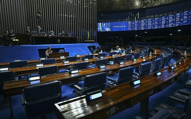 Senado aprova ampliação da licença-paternidade de 5 para 20 dias