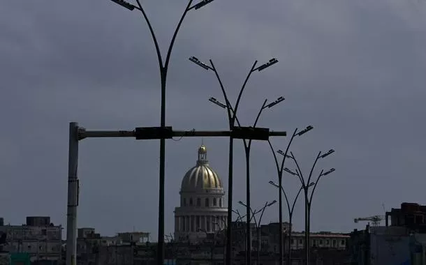 Apagão atinge Cuba em meio a cenário de crise energética causada pelo bloqueio e pressão dos EUA