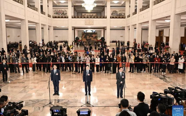 Membros da CCPPC concedem entrevista em grupo antes da sessão anual