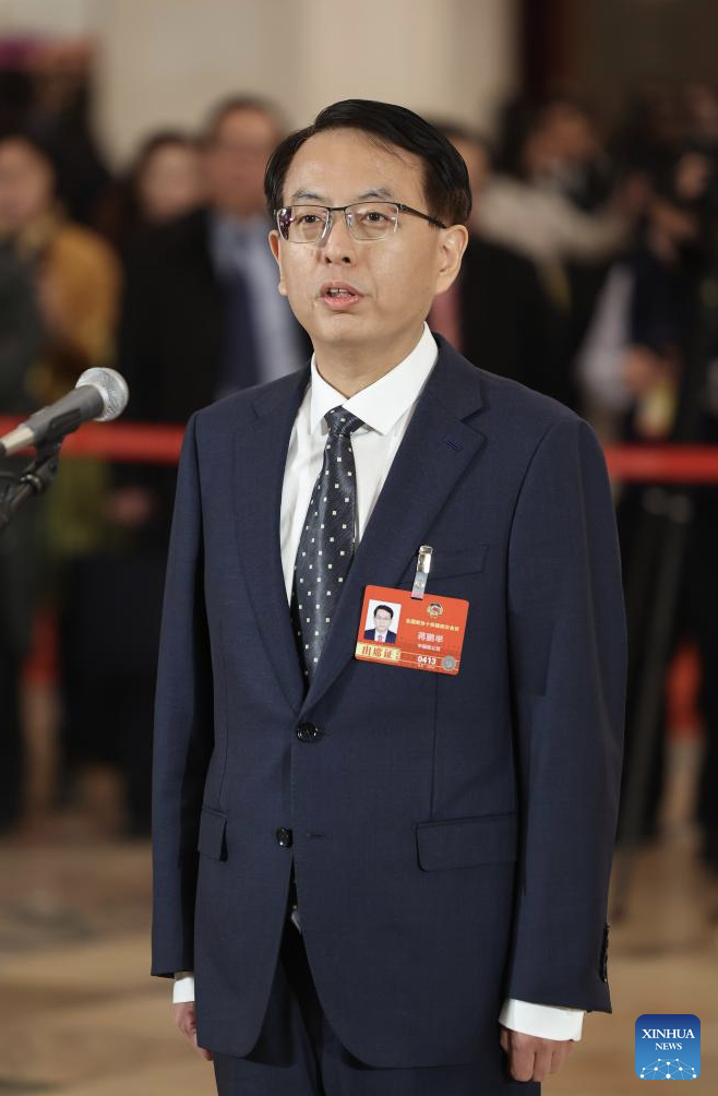 Membros da CCPPC concedem entrevista em grupo antes da sessão anual