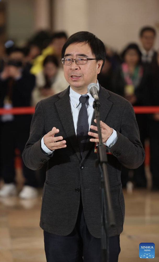 Membros da CCPPC concedem entrevista em grupo antes da sessão anual