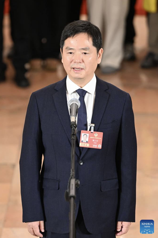 Membros da CCPPC concedem entrevista em grupo antes da sessão anual