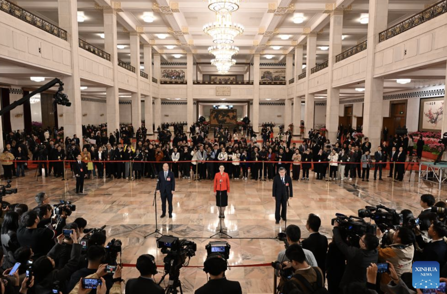 Membros da CCPPC concedem entrevista em grupo antes da sessão anual