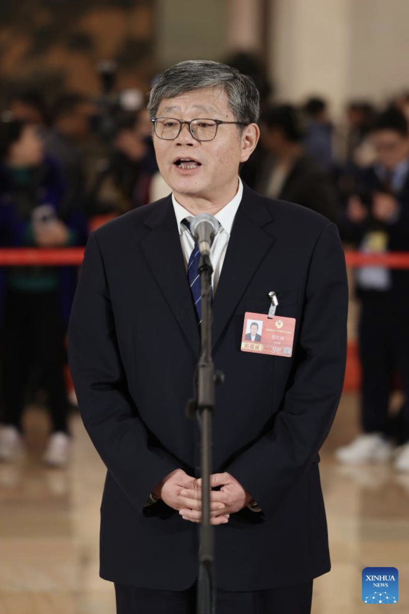 Membros da CCPPC concedem entrevista em grupo antes da sessão anual