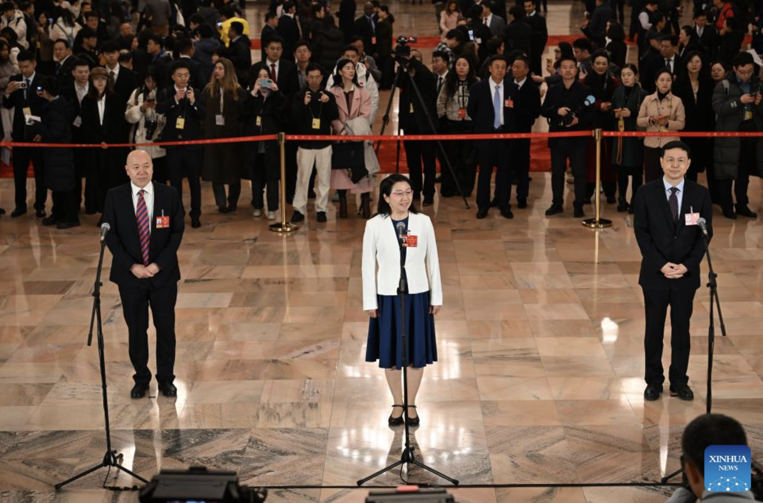 Membros da CCPPC concedem entrevista em grupo antes da sessão anual