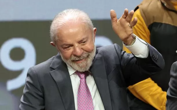 'Em eleições não se escolhe adversários, mas sim aliados', diz Lula