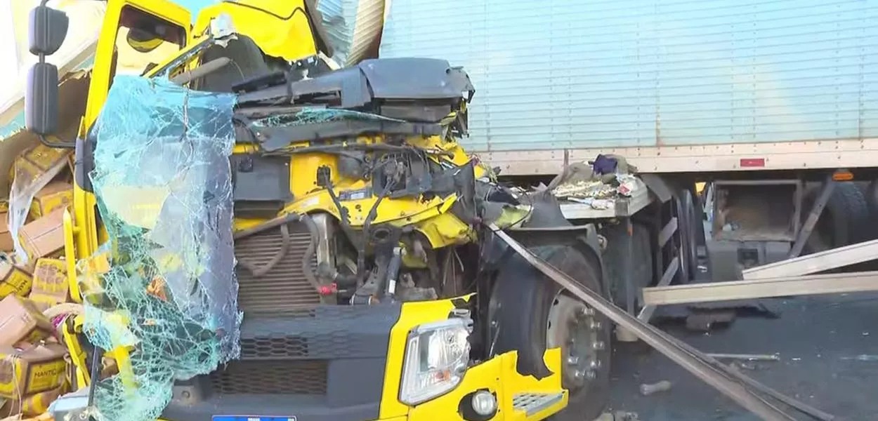 Caminhão na Via Dutra (RJ)