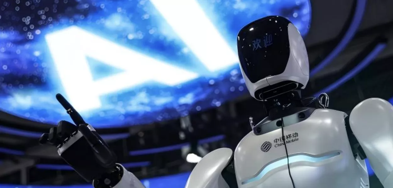 Duas Sessões: China transforma a IA em infraestrutura estratégica