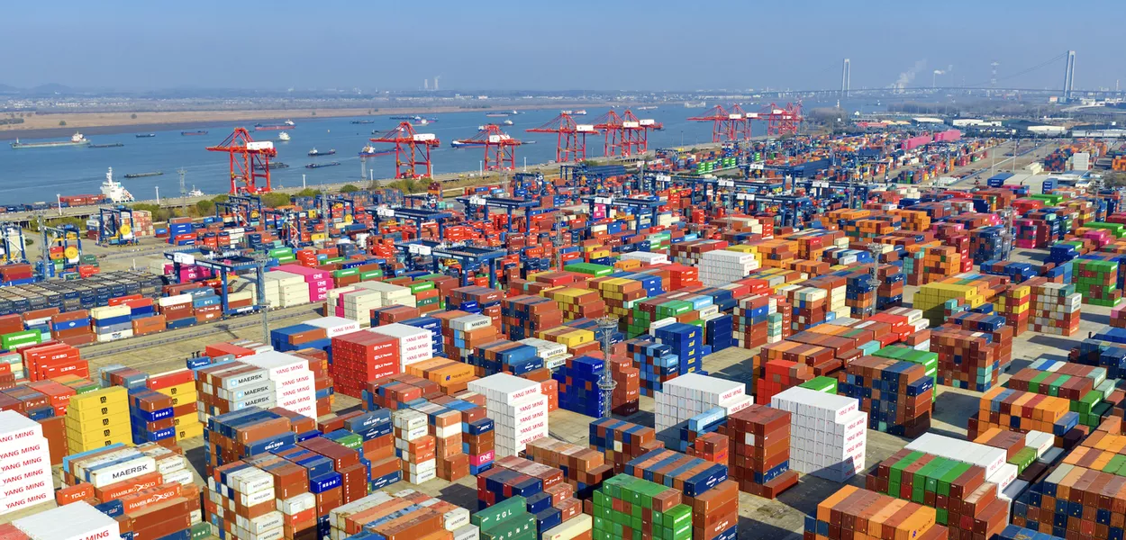 Terminal portuário na China, que se consolida como um dos maiores mercados de consumo do mundo