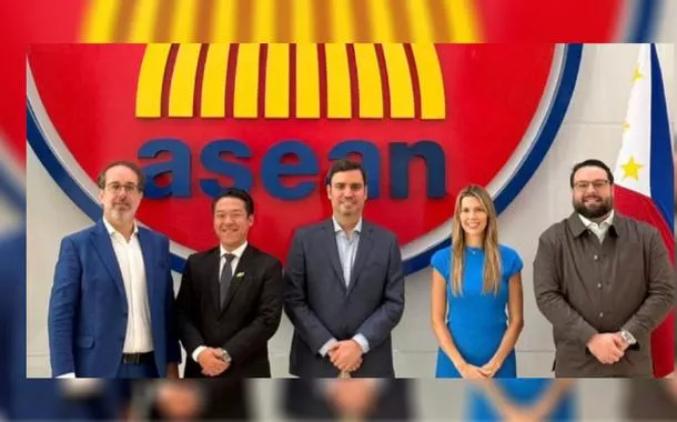 Alexandre Cardoso (primeiro à esquerda) está em Suape desde maio de 2025.