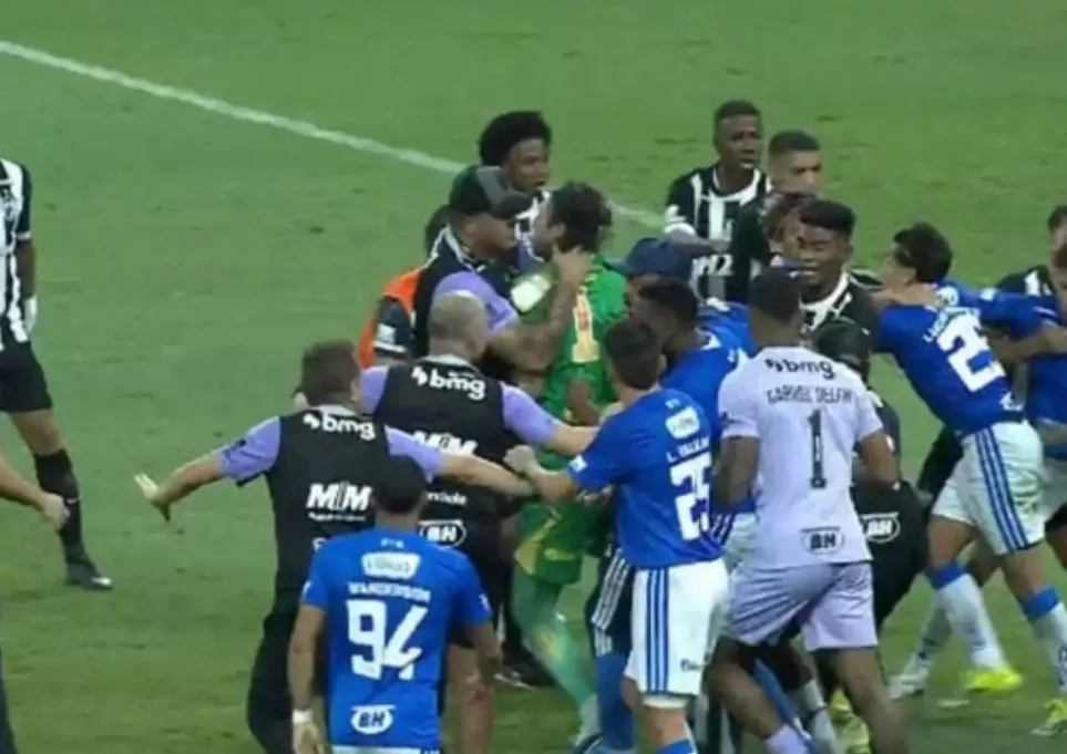 Polícia Civil investiga briga generalizada em clássico entre Cruzeiro e Atlético-MG no Mineirão