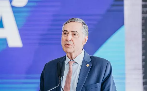 "STF vive momento difícil" com caso Master, diz Barroso