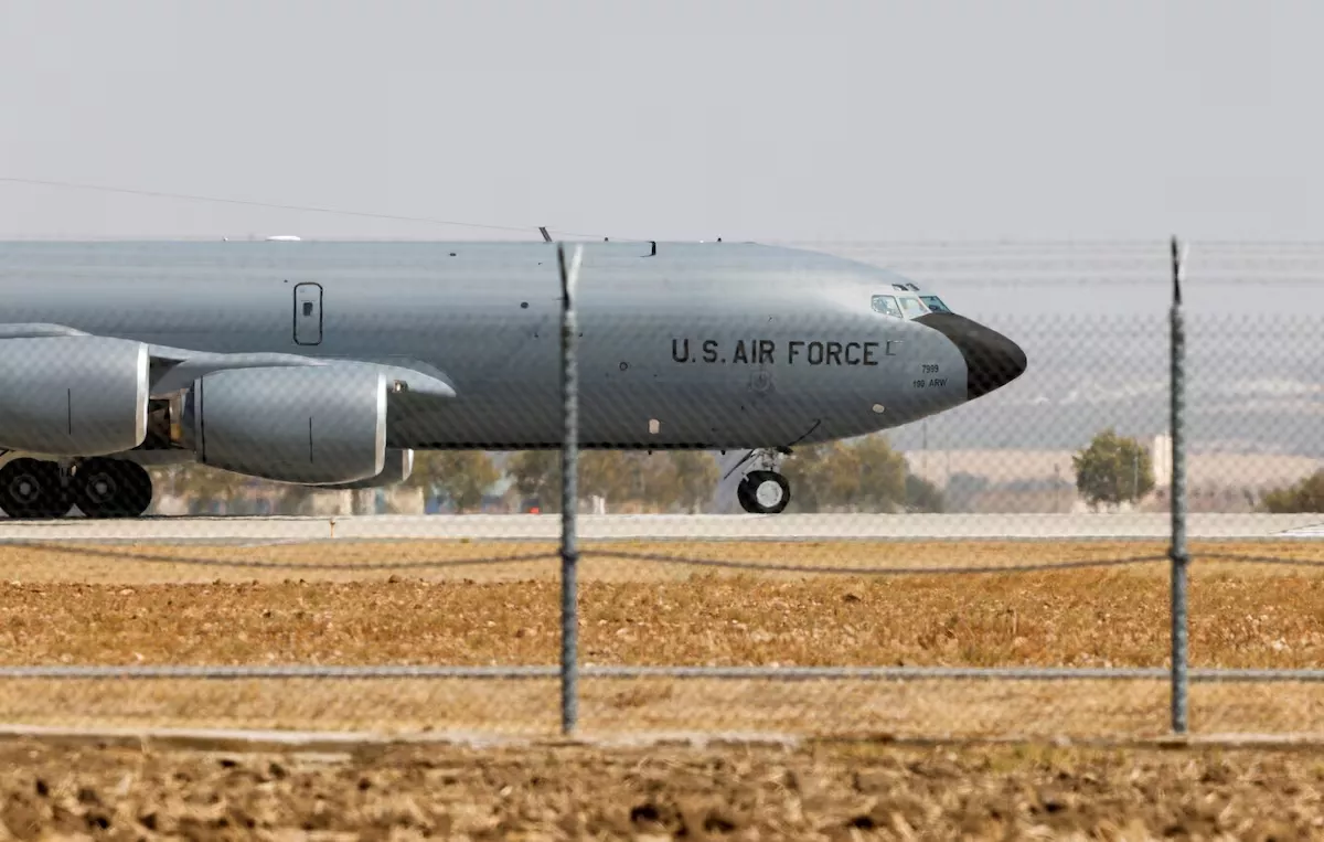 Um Boeing KC-135 Stratotanker da Força Aérea dos Estados Unidos taxiava na Base Aérea de Morón, em Morón de la Frontera, no sul da Espanha, em 27 de agosto de 2021