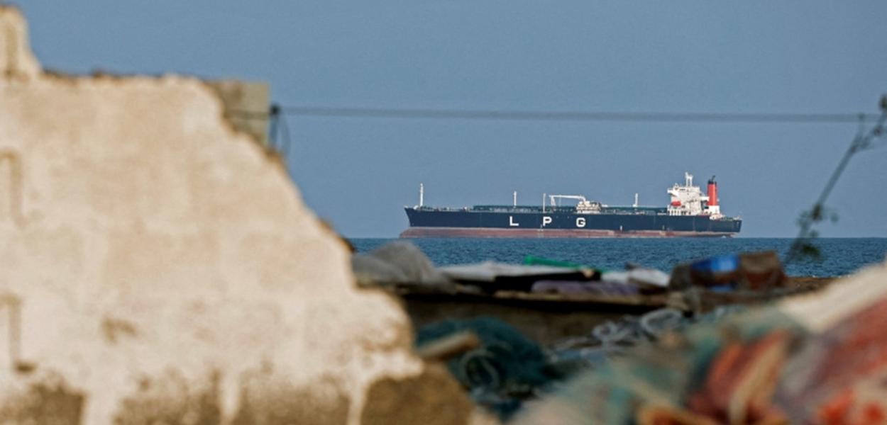 É improvável que Irã abra estreito de Ormuz em breve, avalia inteligência dos EUA