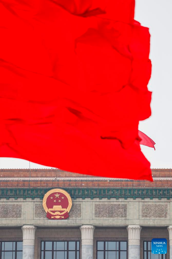 Legislatura nacional da China realiza reunião de encerramento da sessão anual