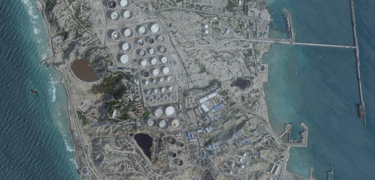 Explosões na ilha de kharg elevam tensão no golfo pérsico e acendem alerta sobre exportação de petróleo do irã