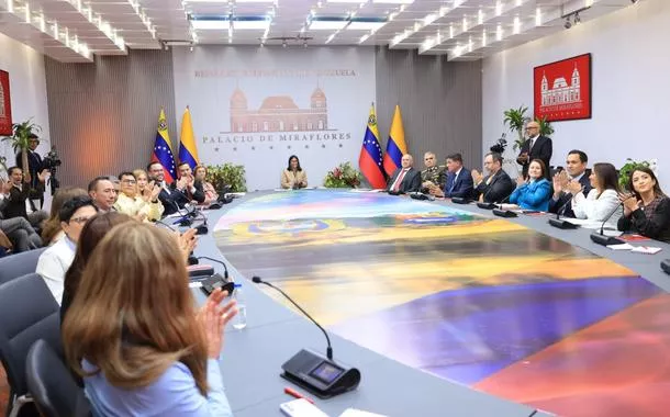 Delcy Rodríguez comanda reunião bilateral Venezuela-Colômbia 