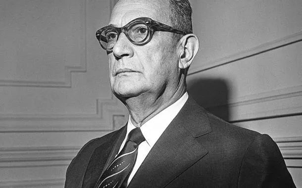 “Madame Manicure”