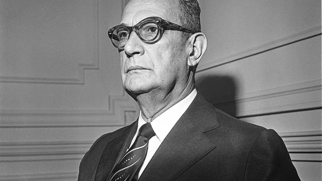 “Madame Manicure”