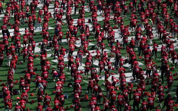 México marca recorde mundial do Guinness com maior aula de futebol do mundo