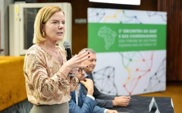 ‘O Brasil não pode permitir a volta da extrema direita’, diz Gleisi ao criticar governadores bolsonaristas