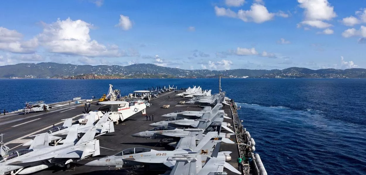 Porta-aviões norte-americano Gerald R. Ford
01/12/2025
Seaman Abigail Reyes/U.S. Navy/Divulgação via REUTERS