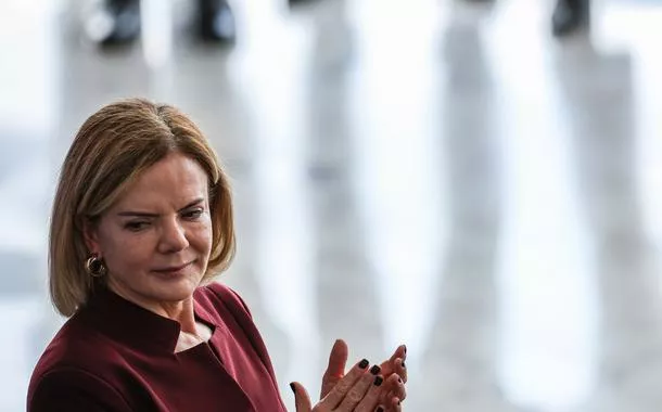 "Decepcionante", diz Gleisi sobre corte de 0,25 ponto na Selic