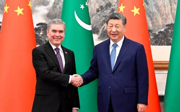 Xi Jinping e Líder Nacional do Povo Turcomano se encontram em Beijing