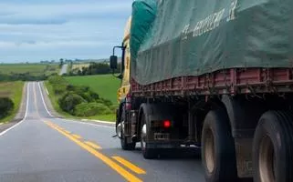 Governo impõe bloqueio a fretes fora do piso mínimo