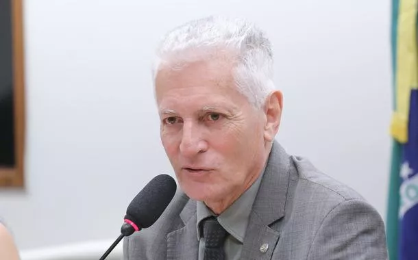 Rogério Correia critica Campos Neto e liga Banco Master a Bolsonaro