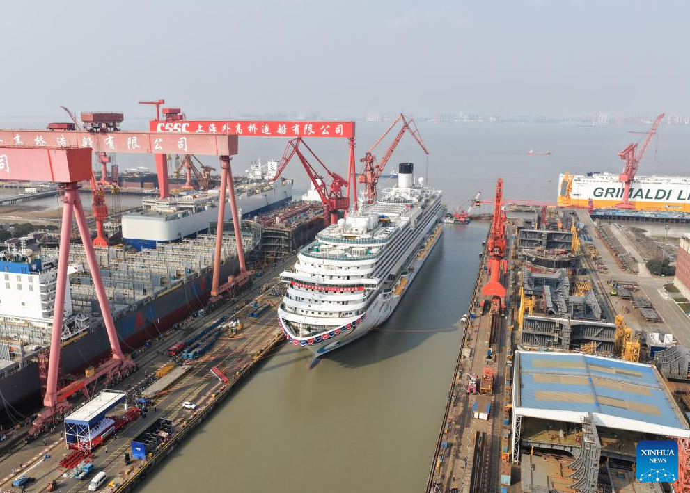 Segundo grande navio de cruzeiros de fabricação chinesa deixa o cais em Shanghai