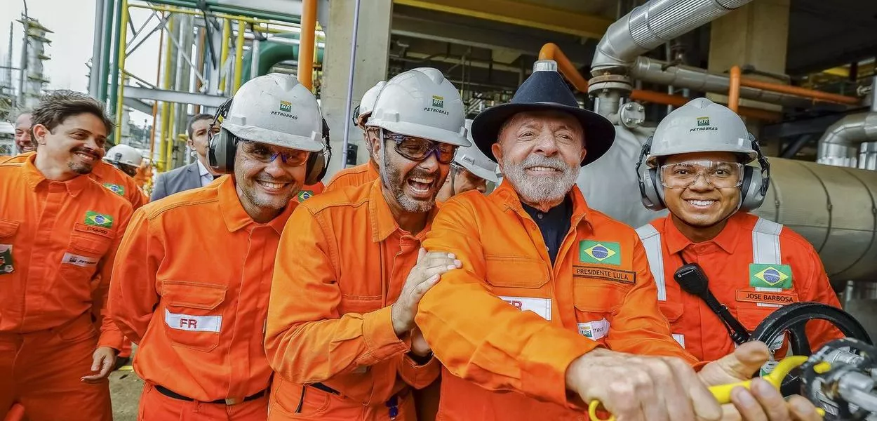 Presidente Lula durante visita às instalações da Regap, no Distrito Industrial Paulo Camilo Sul. Betim - MG.