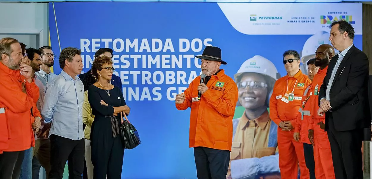 Presidente da República, Luiz Inácio Lula da Silva, durante visita às instalações da Regap, no Distrito Industrial Paulo Camilo Sul (MG)