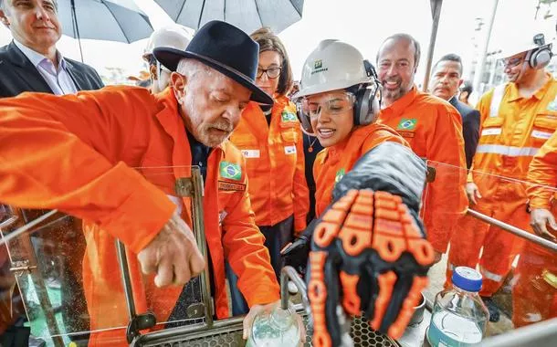 Lula anuncia R$ 9 bilhões em Minas e diz que investimentos vão recuperar potencial de refino da Regap