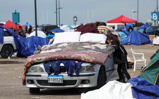 Em nova escalada, Israel ataca sul do Líbano e ordena destruição de casas